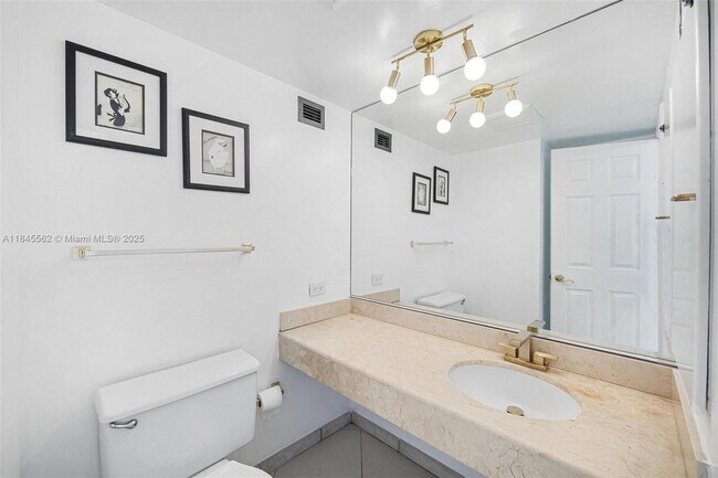 Building Photo - 6770 Indian Creek Dr