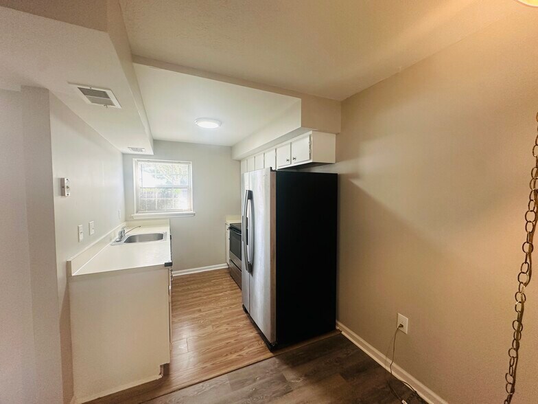 Building Photo - 7921 Brighton Way