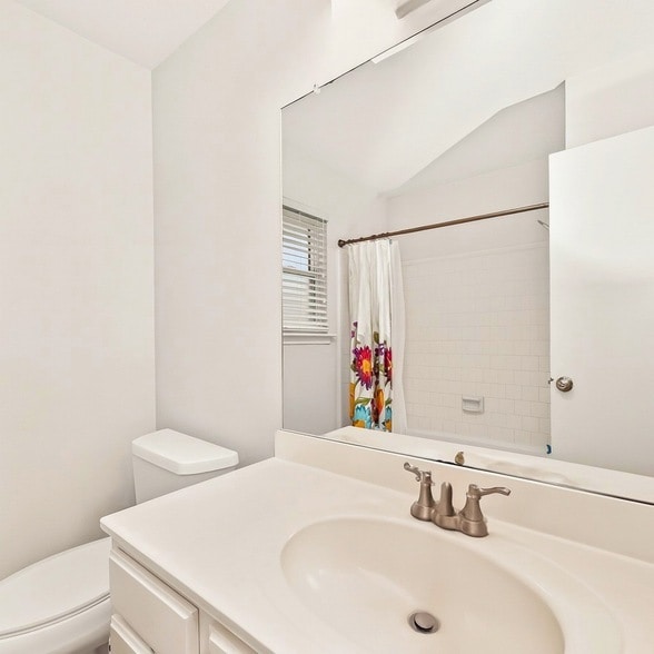 Building Photo - 15343 Meadow Village Dr