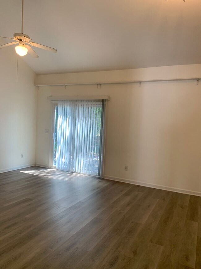 Building Photo - 3 Bedroom 2 Bath House Available Now on Nash