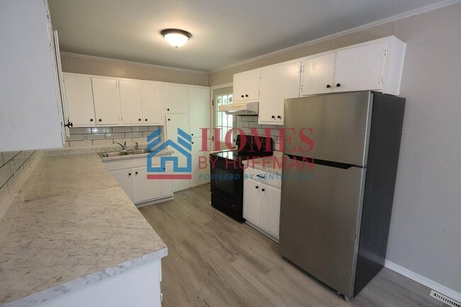 Building Photo - Three Bedroom House  | Attached Garage