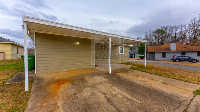 Building Photo - 7039 Stoneybrook Dr