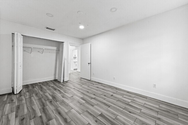 Building Photo - 1390 Summit Run Cir