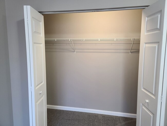 Building Photo - 3 Bedroom 2 1/2 bath Townhome for Rent in ...