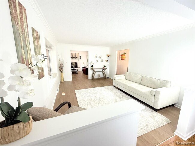 Building Photo - 1369 Flamingo St