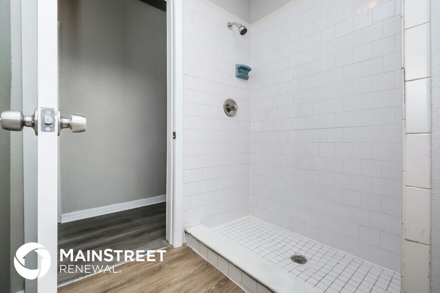 Building Photo - 4007 E Osborne Ave