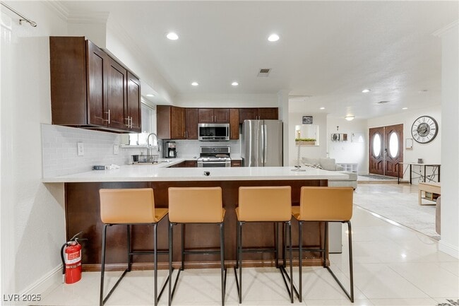 Building Photo - 2121 Rosanna St