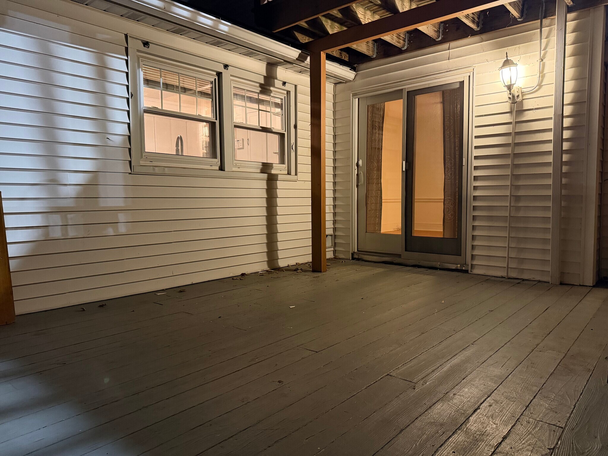 Building Photo - 555 Main St