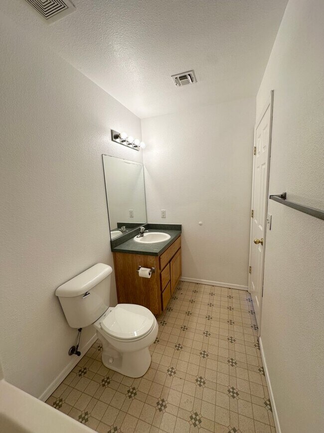 Building Photo - 6527 Nielsen Way