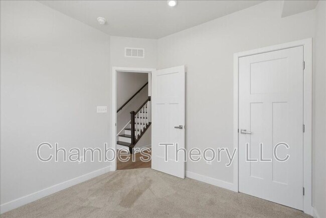 Building Photo - 4322 Ellipse Ter