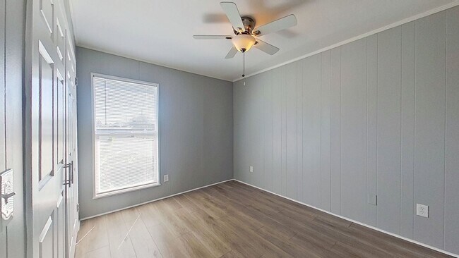 Building Photo - Charming 2 Bedroom close to the beach avai...