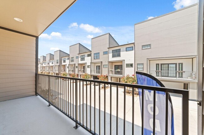 Building Photo - 11923 N Hoa Sen Cir