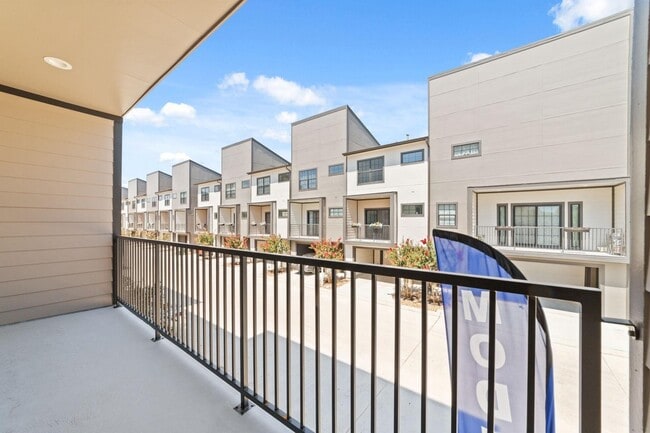 Building Photo - 11936 N Hoa Sen Cir