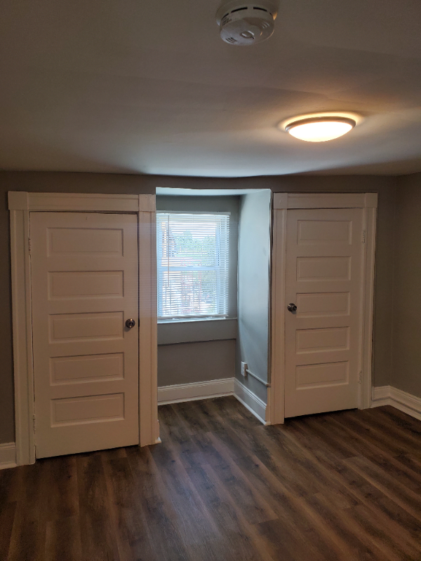 Building Photo - 803 Brooks Ln