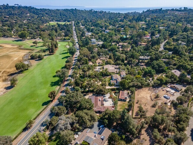 Building Photo - 525 Las Palmas Dr