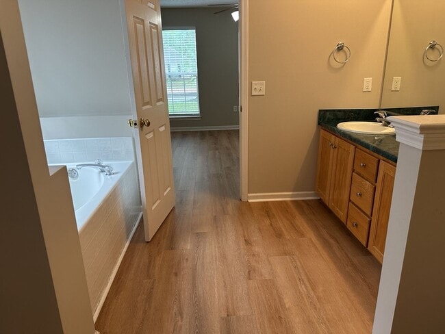 Building Photo - 355 Shady Oak Cir