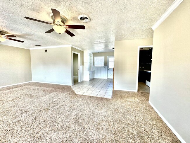 Building Photo - Cute 3 bedroom 2 bath Home!