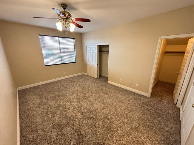 Building Photo - Modern 3Bed/3Bath Two Story Home located i...