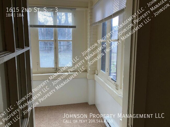Building Photo - 1615 2nd St S