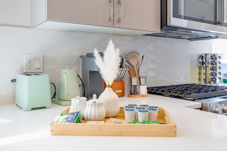 Building Photo - 2122 3rd Ave N