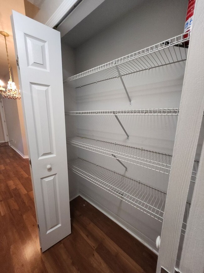 Building Photo - Move in Ready in NW Gainesville!