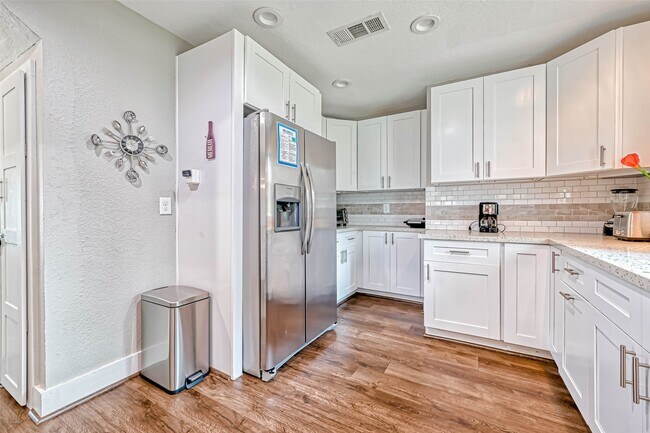 Building Photo - 10601 Willowgrove Dr