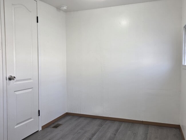 Building Photo - 408 E 46th St