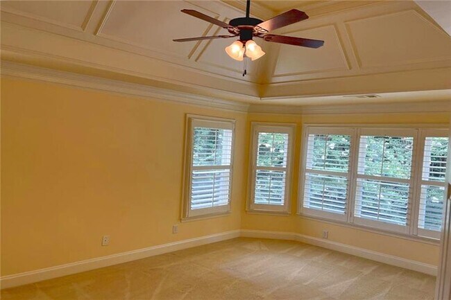 Building Photo - 330 Knollcrest Ct
