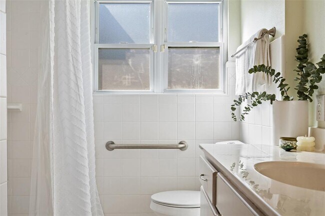 Building Photo - 2105 Columbia Cove