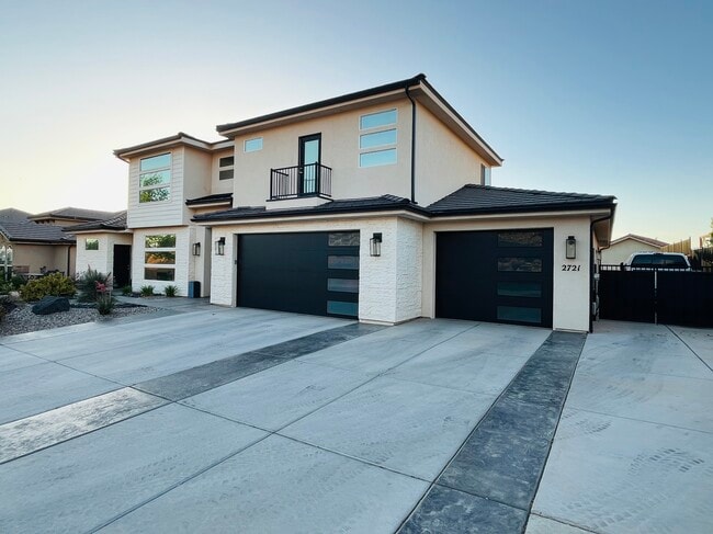 Building Photo - 2721 Hazel Dr