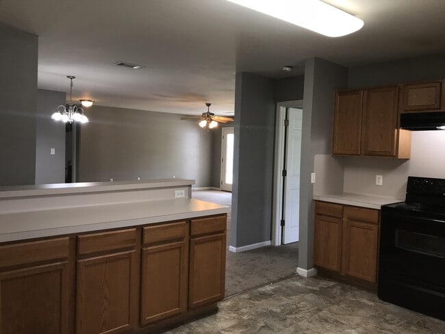 Building Photo - 3 Bedroom House in Denham Springs