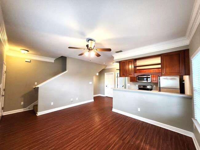 Building Photo - 3 bedroom townhome for rent right away, gated community, pool renting for $1450