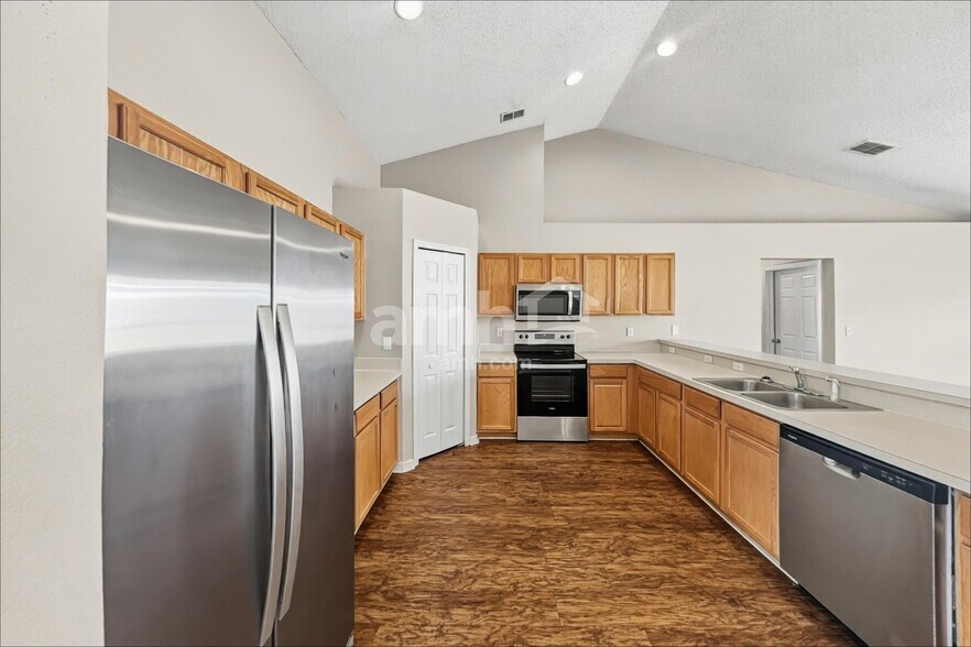 Building Photo - 315 Colony Ct