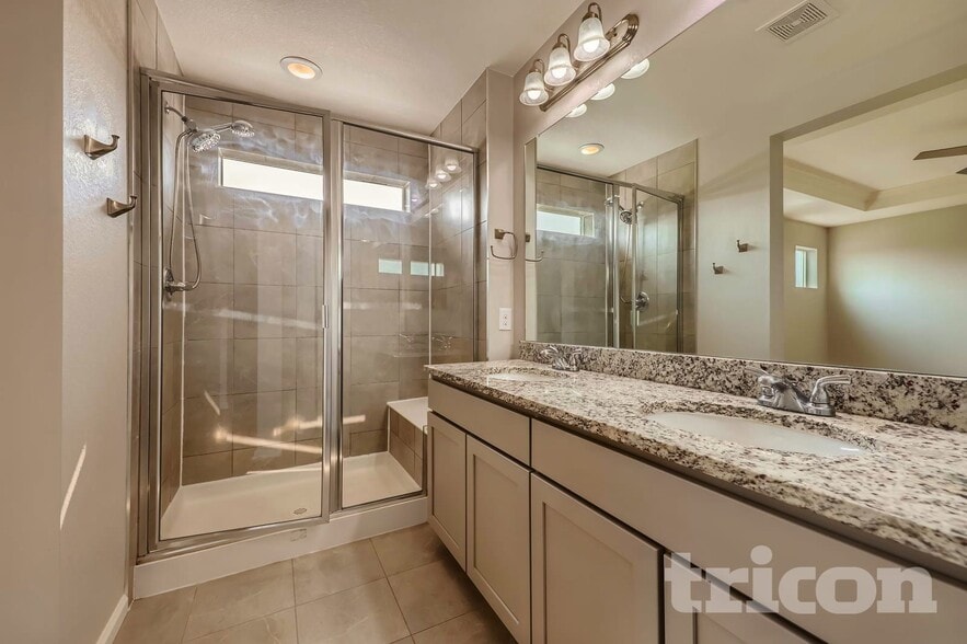 Building Photo - 4726 Helena St