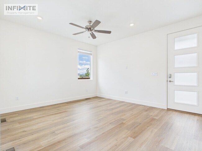Building Photo - 4814 Briarwood Ln