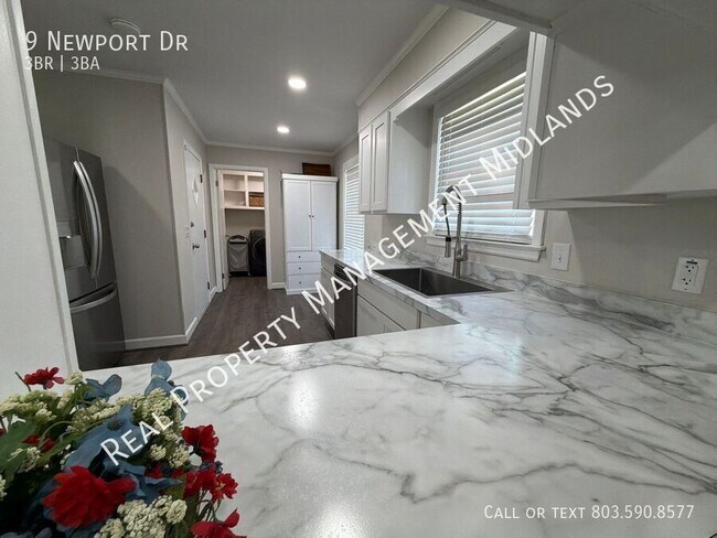 Building Photo - 9 Newport Dr