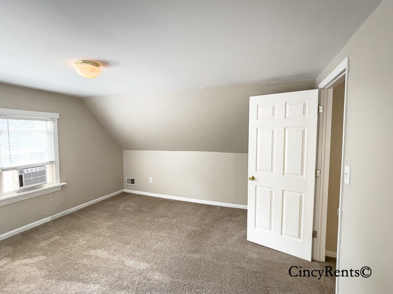 Building Photo - 2836 Linwood Ave