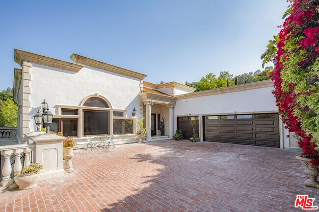 Building Photo - 3780 1/2 Multiview Dr