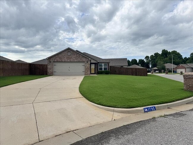 Building Photo - 1795 Bliss Cir