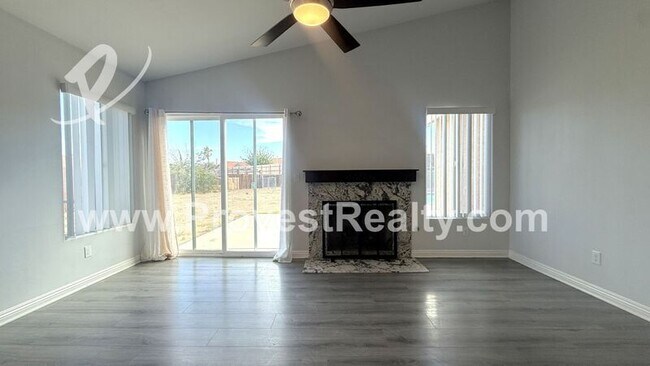 Building Photo - 11085 Live Oak Ln