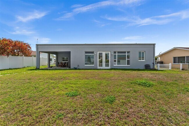 Building Photo - 710 116th Ave