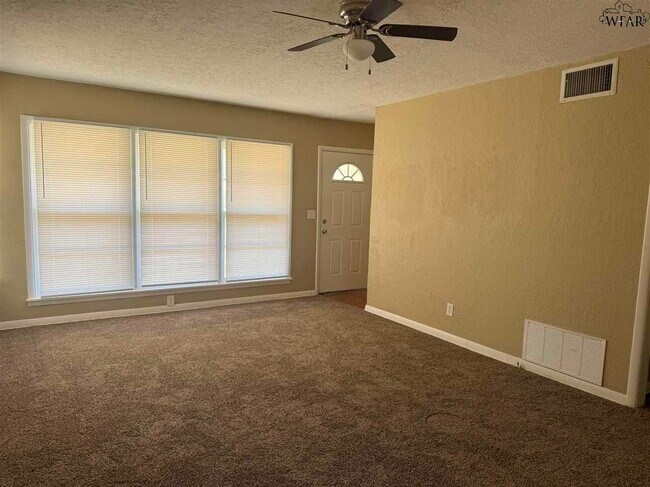 Building Photo - 4718 Alamo Dr