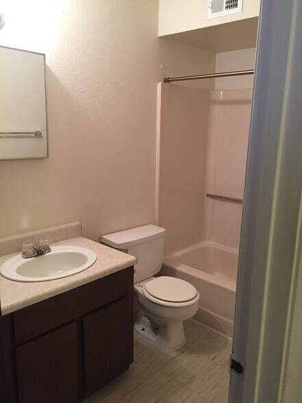 Building Photo - 404 S Industrial St