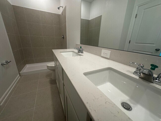 Building Photo - Stunning new construction 3/2 in Wynnstone Gated Community of Davenport.  Available now!