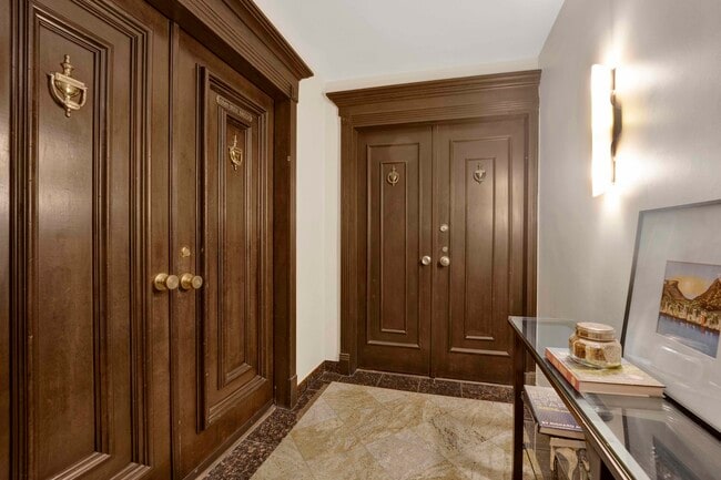 Building Photo - 1 E Schiller St