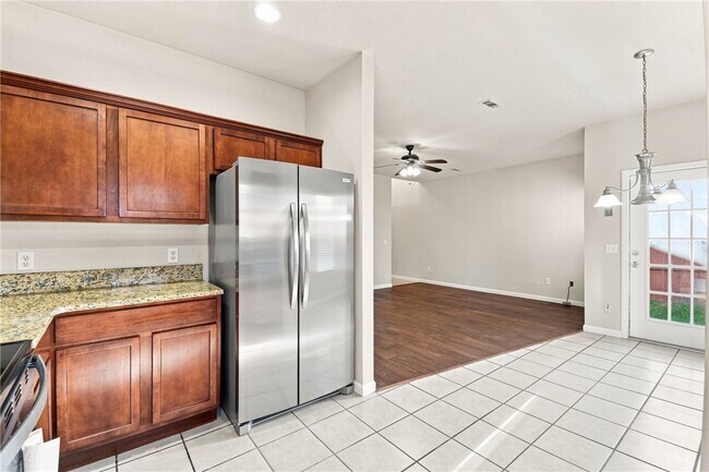 Building Photo - 3207 SW Deerfield Blvd