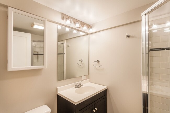 Building Photo - Beautiful 4 Bedroom Home in Queen Anne!