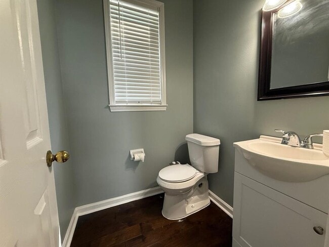 Building Photo - 1173 Island Pl E