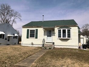 Building Photo - 632 Newton St