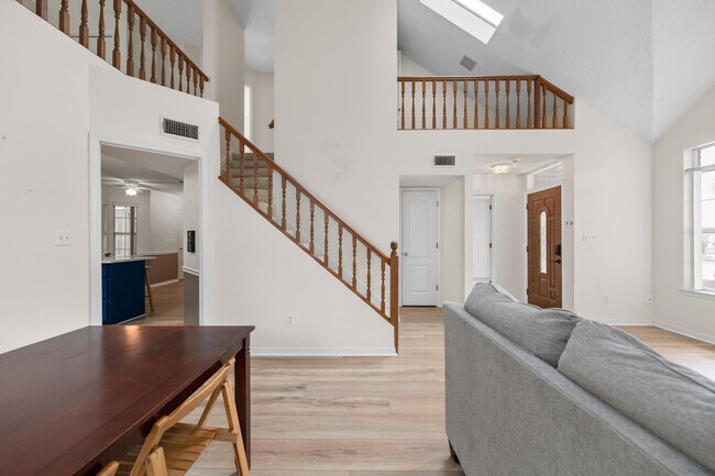 Building Photo - 6740 Scotts Pl